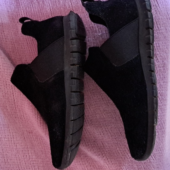 Women's Cole Haan Zerogrand suede boots. - Picture 4 of 5